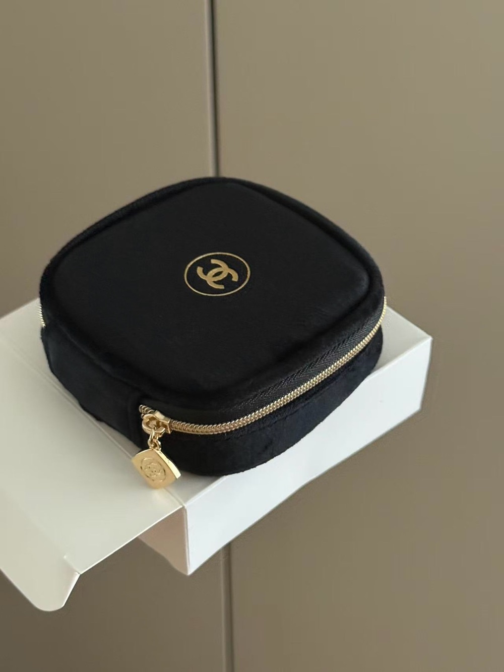 CHANEL Beauty Black Velvet Vanity Cosmetic Case w/ Mirror GWP